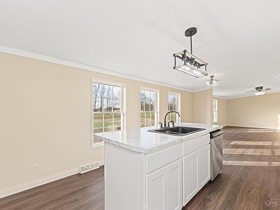 5th image of 243 Silver Ln
