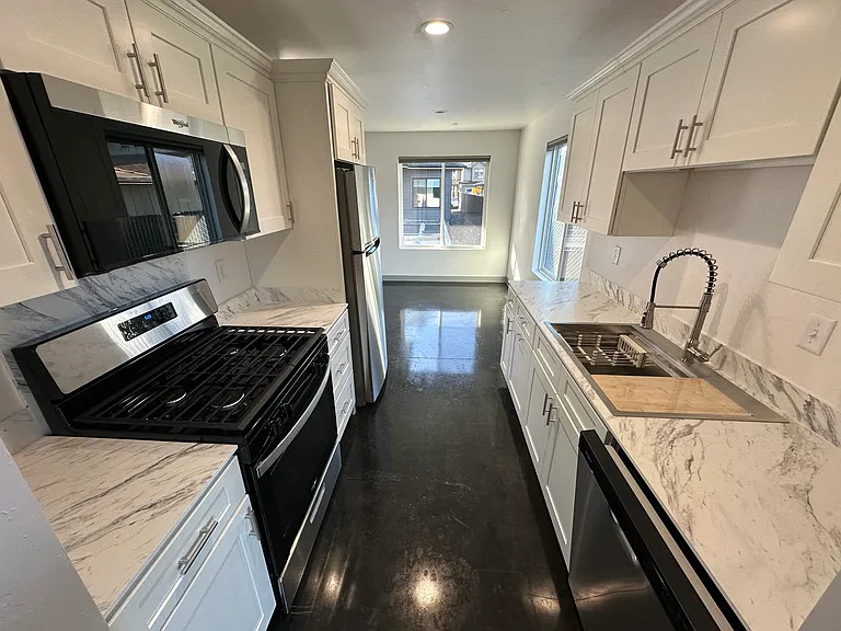 2424 Newburg Rd #2424 — Photo 4