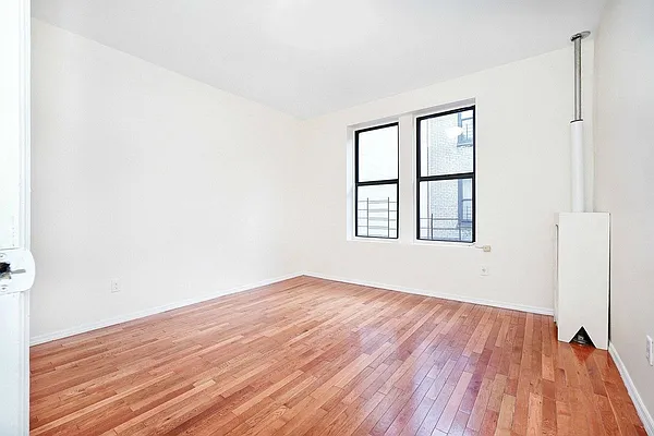 Rented by Ledvech Group | media 10