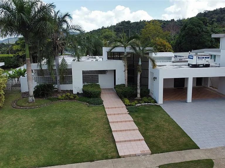 F9 San Esteban — Photo 1