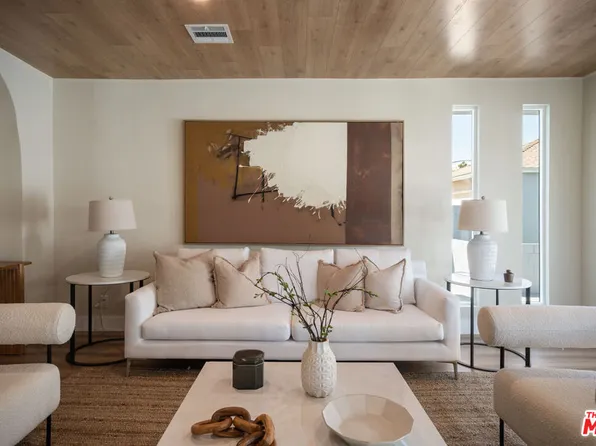 17643 Haynes St, Van Nuys, CA 91406