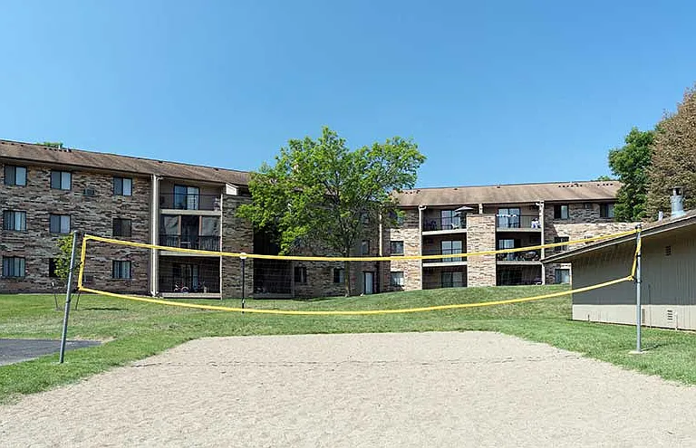 The Woods of Burnsville Apartments — Photo 44