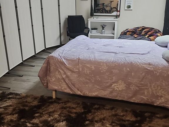 2nd bedroom, very large, working on a better picture tenant is still moving stuff out.