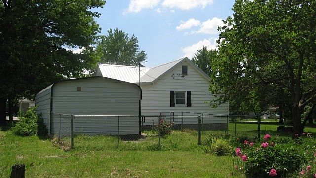 2nd image of 402 W Antelope St