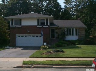 4054 Park Dr, Seaford, NY 11783