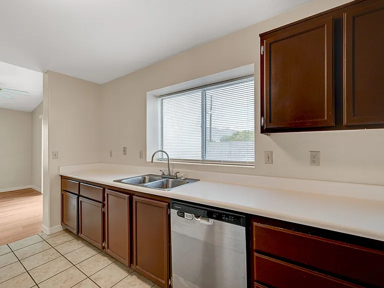 2092 Crowley Way — Photo 4