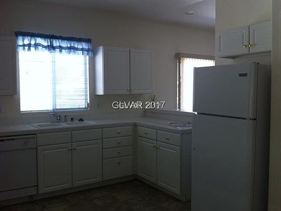 3rd image of 5904 Royal Castle Ln #0