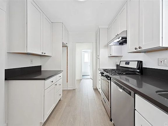 2nd image of 917 Grand Ave