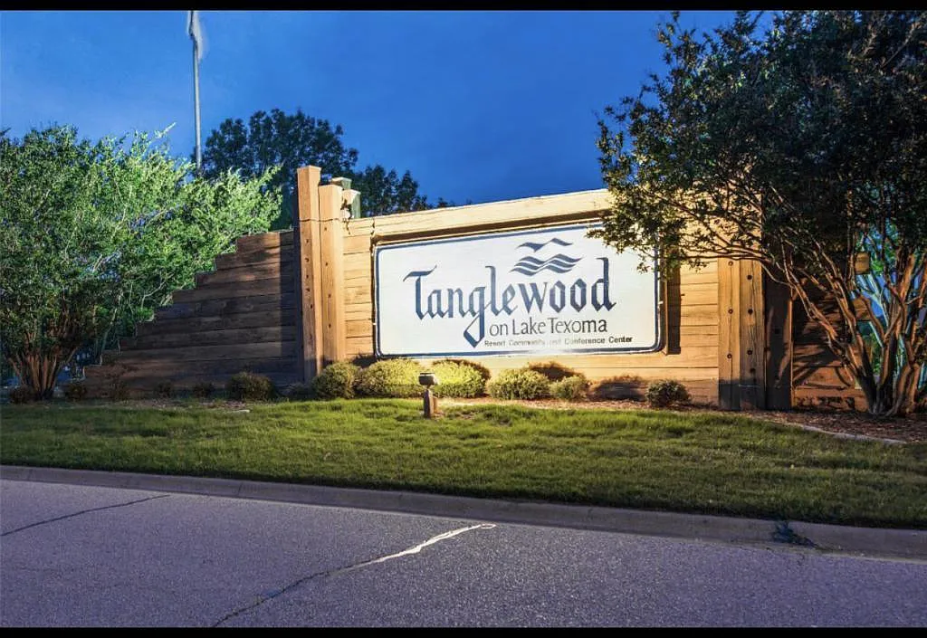 2164 Tanglewood Blvd — Photo 2