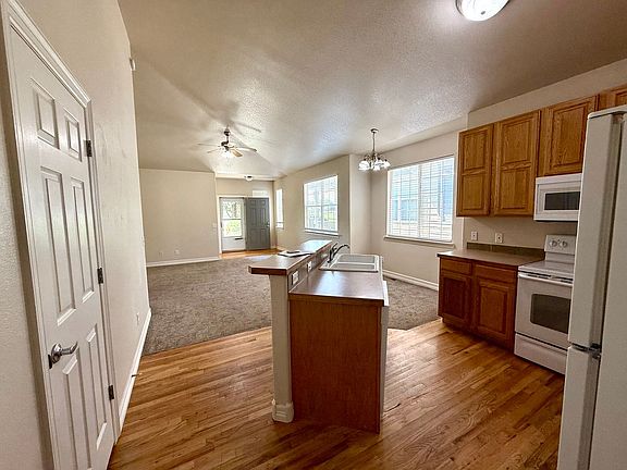 3rd image of 3616 Palermo Ave
