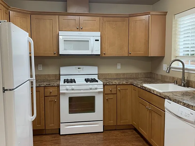 SI2177 — Photo 2