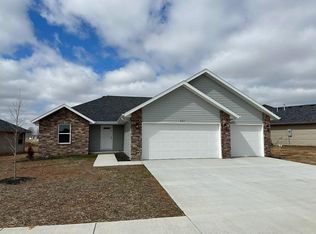 433 E Melton Rd, Ozark, MO 65721