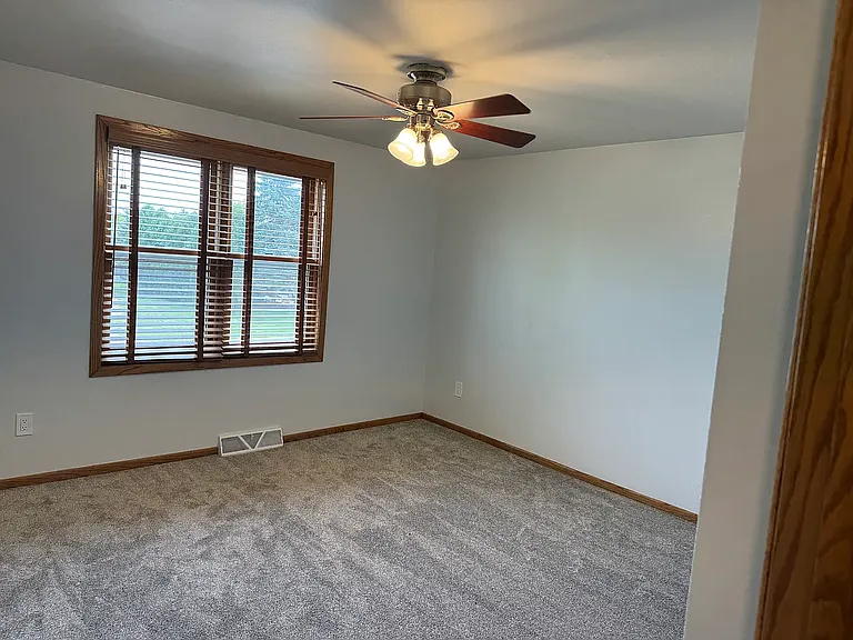 W186S8605 Douglas Dr — Photo 15