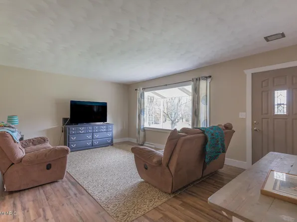 1685 Boulder Dr, Hastings, MI 49058