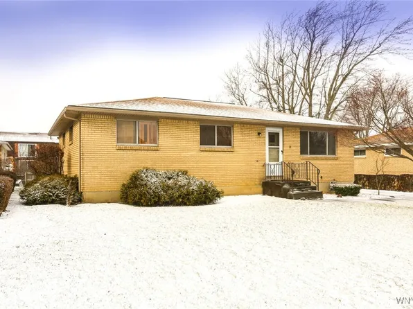 3810 Lynn Dr, Orchard Park, NY 14127
