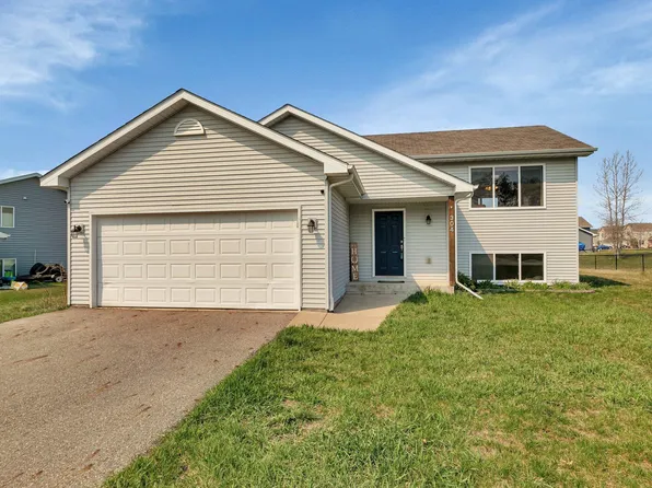 304 13th St NE, Milaca, MN 56353