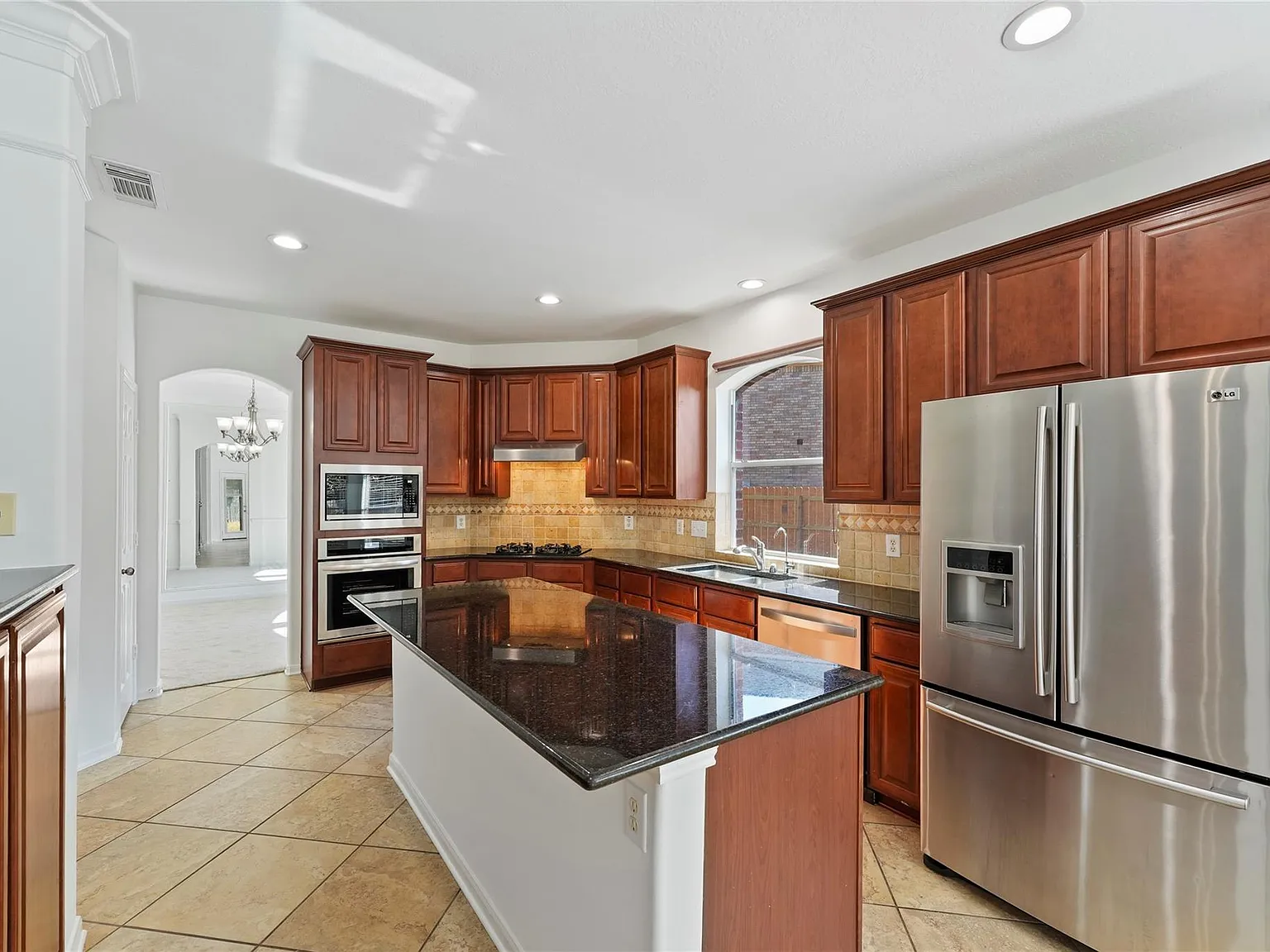 4 bed, 3.5 bath, 3619 sqft, $3,000 — Photo 2