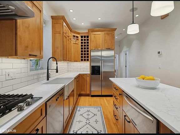 2nd image of 2743 N Wilton Ave Unit 1