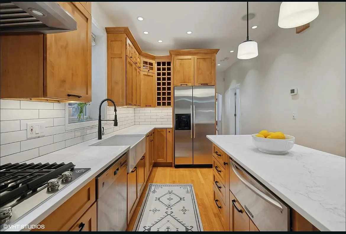 Building Photo - 2743 N Wilton Ave #1