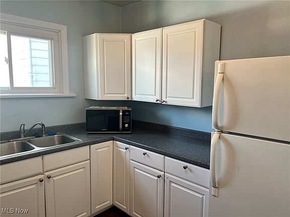 2nd image of 1216 Riverview St