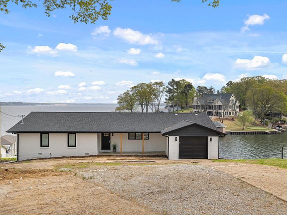 4th image of 326 Elm Dr