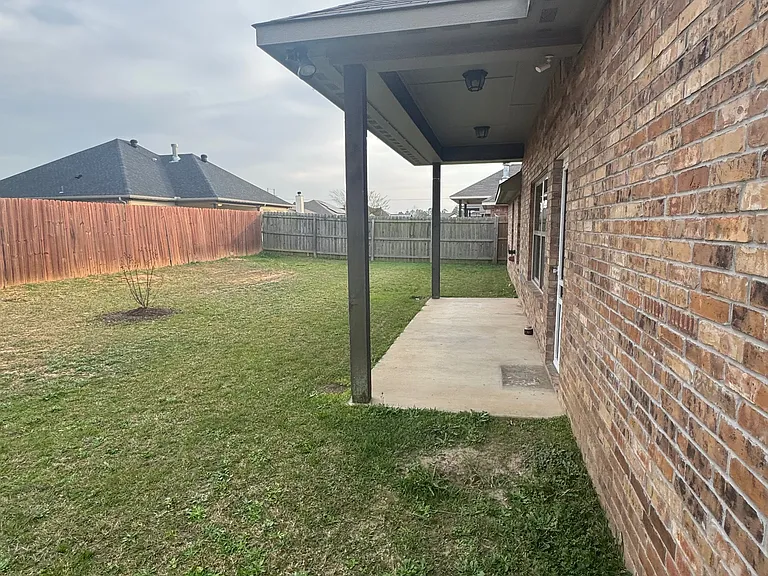 438 Ambrose Ave — Photo 12