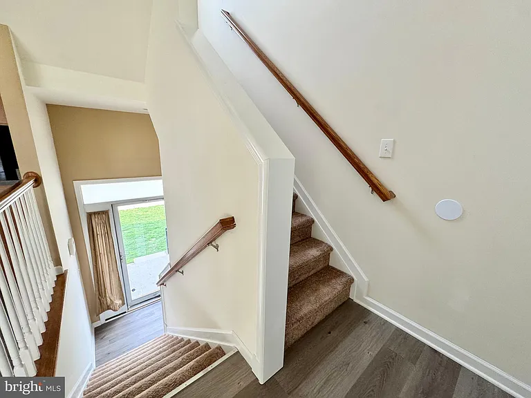 56 Nicholas Dr — Photo 10