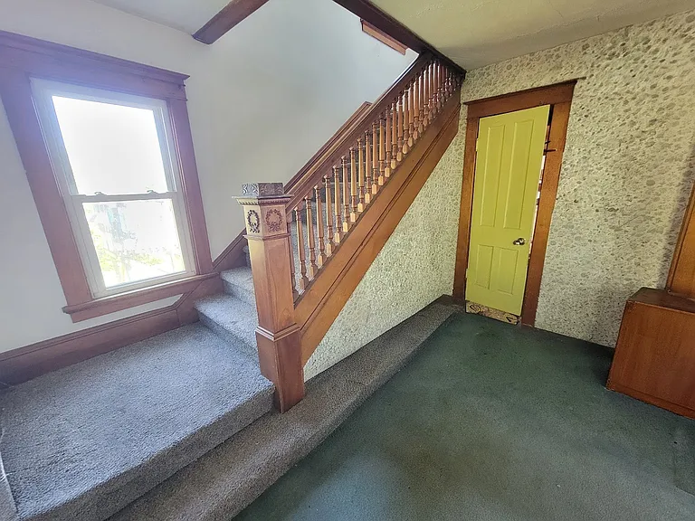 710 Maplewood Rd #1 — Photo 9