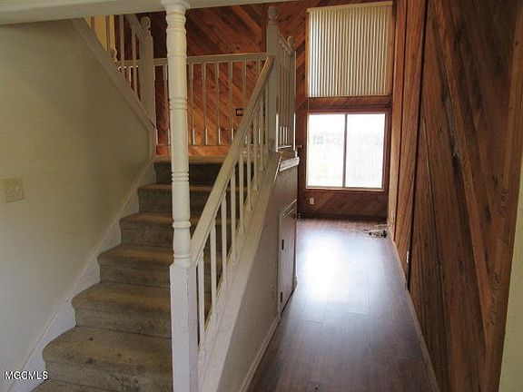 2nd image of 1833 Porpoise Dr