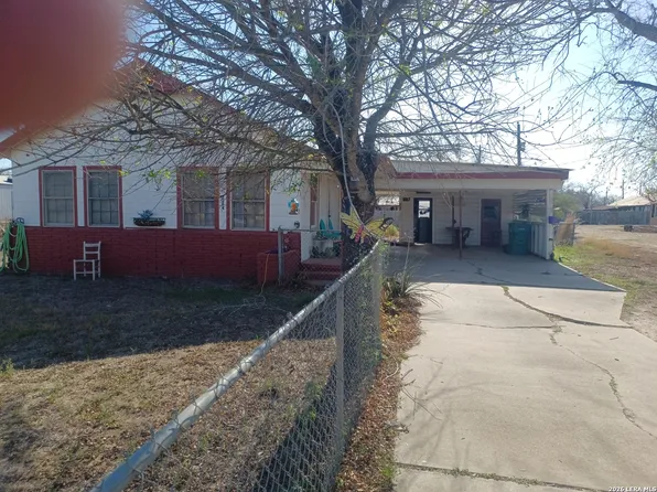 2204 Zanderson, Jourdanton, TX 78026