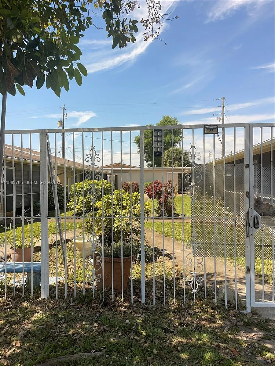 Building Photo - 1820 N 17th Ave #1