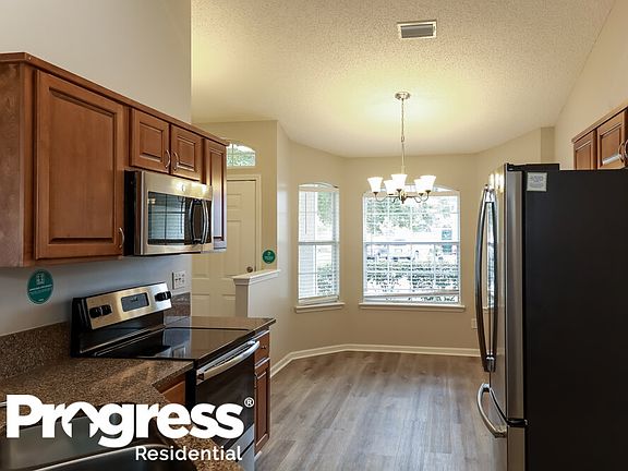 4th image of 2731 Salina Ct