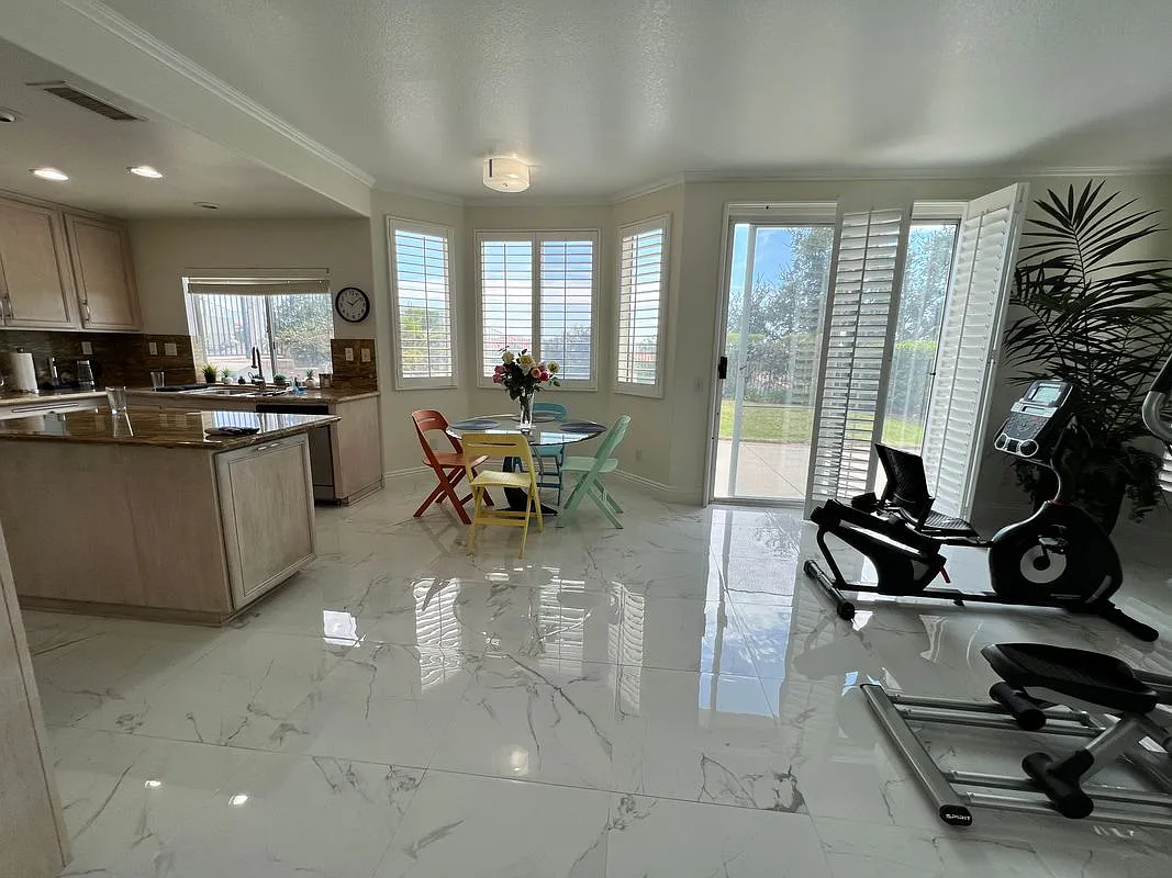 5 bed, 3.0 bath, 2358 sqft, $5,500 — Photo 2