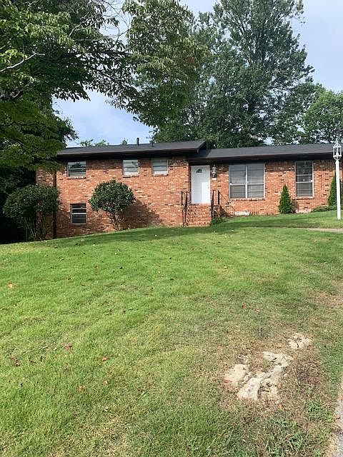 1st image of 2200 Larkspur Dr