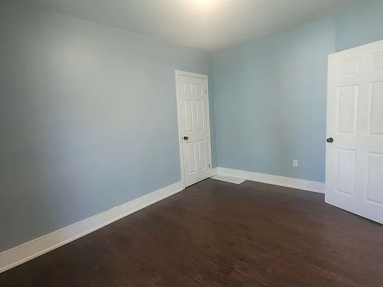 206 Caradoc St S — Photo 14