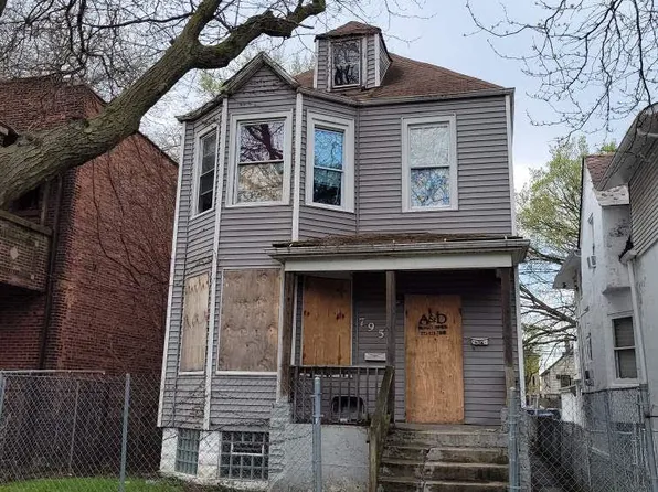 7954 S Manistee Ave, Chicago, IL 60617