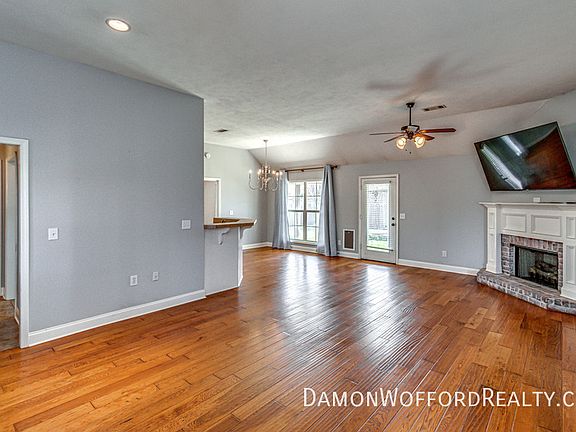3rd image of 119 Palin Dr