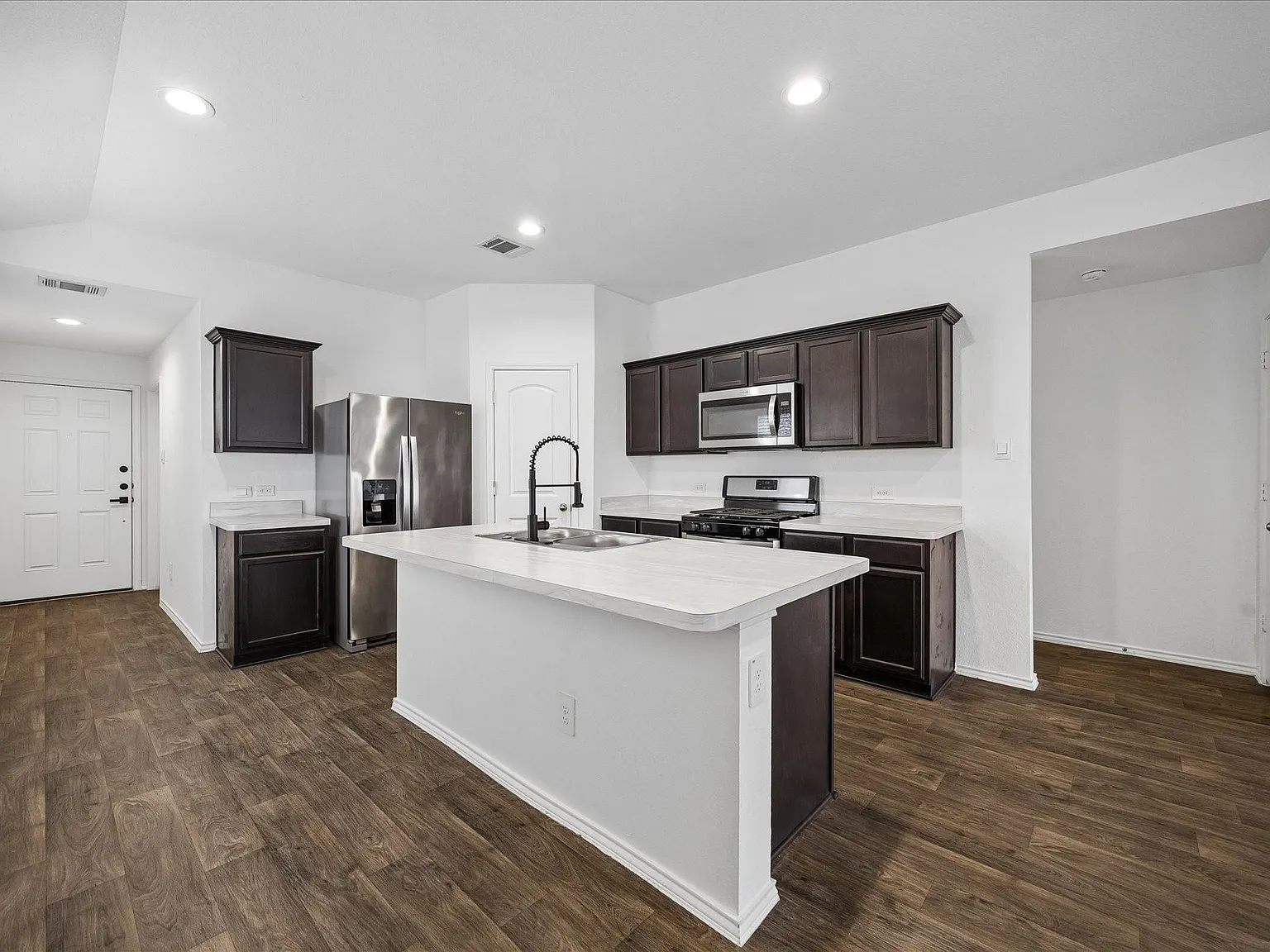 3 bed, 2.0 bath, 1330 sqft, $1,700 — Photo 3