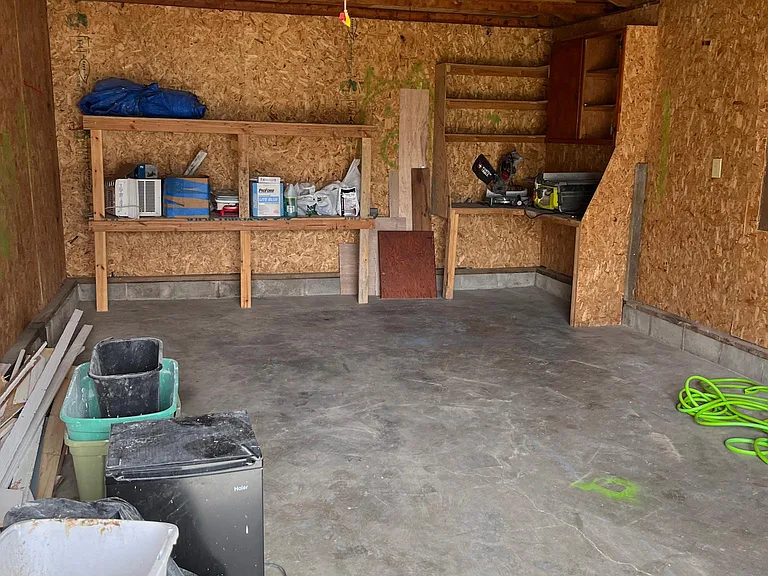 2204 Pollack Ave — Photo 9