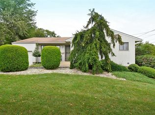 2 Maggio Ln, Old Bethpage, NY 11804