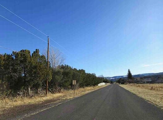 Exterior Neighborhood (street photo)