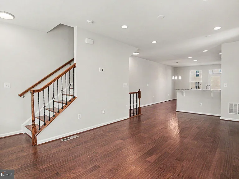 1643 Dorothy Ln — Photo 4