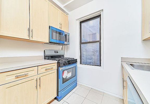 5th image of 350 Fort Washington Ave APT 3H