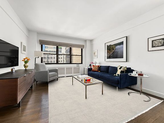 4th image of 11 E 87th St Penthouse B