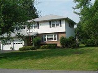 67 Patroon Pl, Loudonville, NY 12211