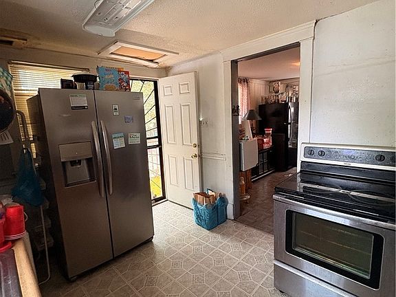5th image of 9915 Raymond Ave