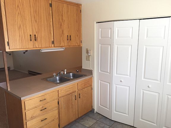 5th image of 668 N 13th St APT 2