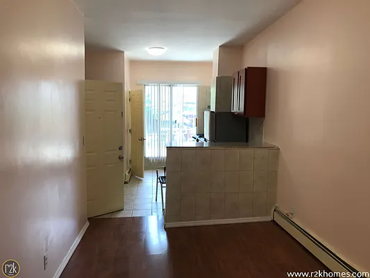 Rented by Realty 2000 Corp | media 2