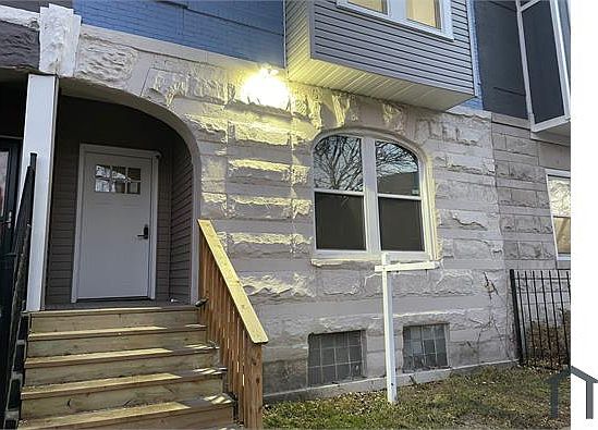 1st image of 4505 W Congress Pkwy