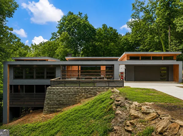 242 Valley Ridge Dr, Roswell, GA 30075
